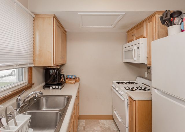 100 W Spring Street, Eldridge, IA 52748