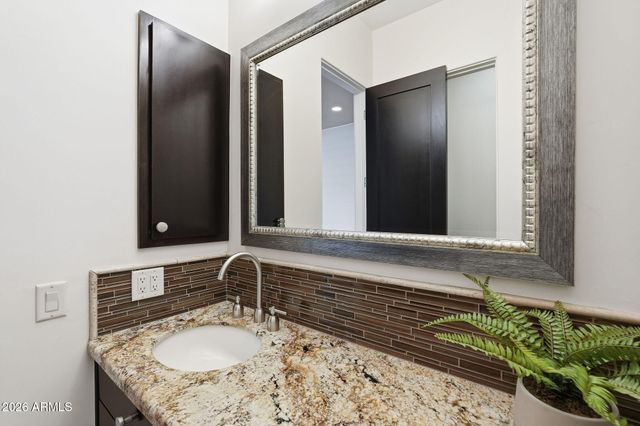 525 W HARMONY Place, Chandler, AZ 85248