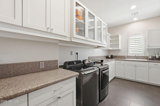 525 W HARMONY Place, Chandler, AZ 85248