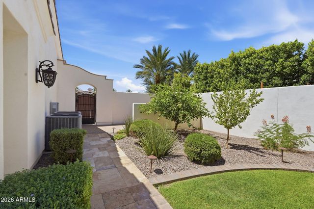 525 W HARMONY Place, Chandler, AZ 85248