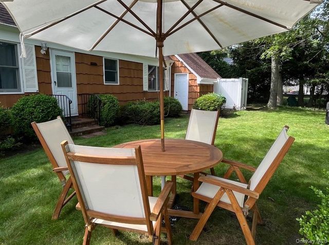 3 Foster Avenue, Hampton Bays, NY 11946