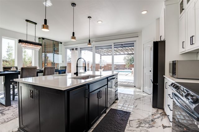 307 Highland Avenue, Red Oak, TX 75154