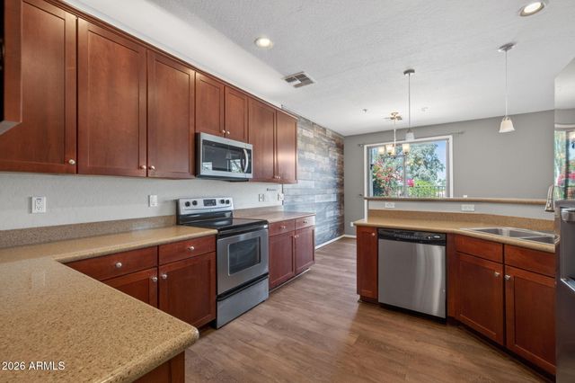 3064 E DUNBAR Drive, Phoenix, AZ 85042