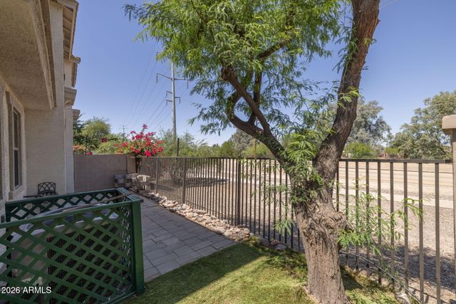 3064 E DUNBAR Drive, Phoenix, AZ 85042