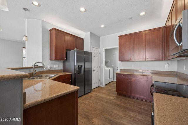 3064 E DUNBAR Drive, Phoenix, AZ 85042