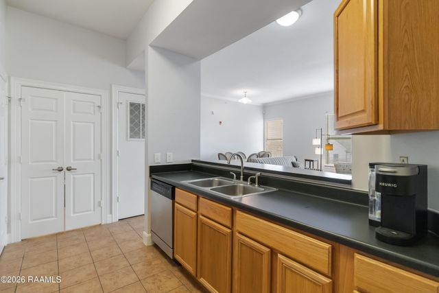 201 Settlers Trace Boulevard Apt 2405, Lafayette, LA 70508