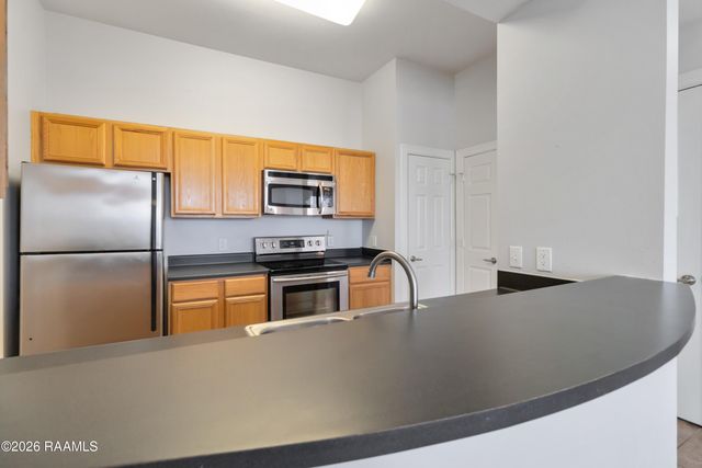 201 Settlers Trace Boulevard Apt 2405, Lafayette, LA 70508