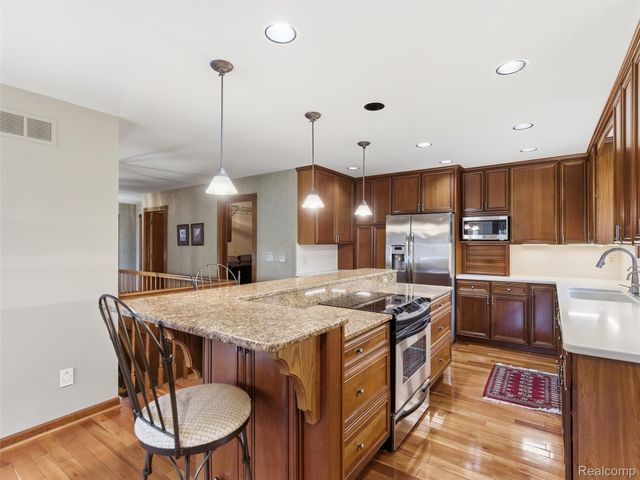 23 Chateaux Du Lac, Fenton Charter Township, MI 48430
