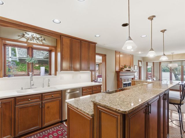 23 Chateaux Du Lac, Fenton Charter Township, MI 48430