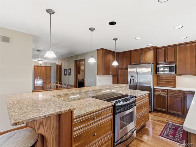 23 Chateaux Du Lac, Fenton Charter Township, MI 48430