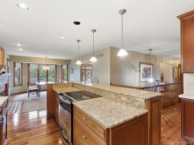 23 Chateaux Du Lac, Fenton Charter Township, MI 48430