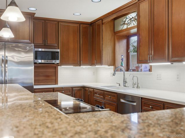 23 Chateaux Du Lac, Fenton Charter Township, MI 48430