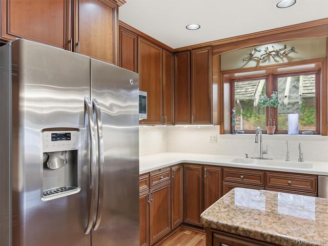 23 Chateaux Du Lac, Fenton Charter Township, MI 48430