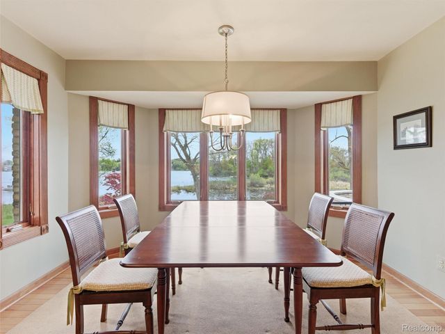 23 Chateaux Du Lac, Fenton Charter Township, MI 48430