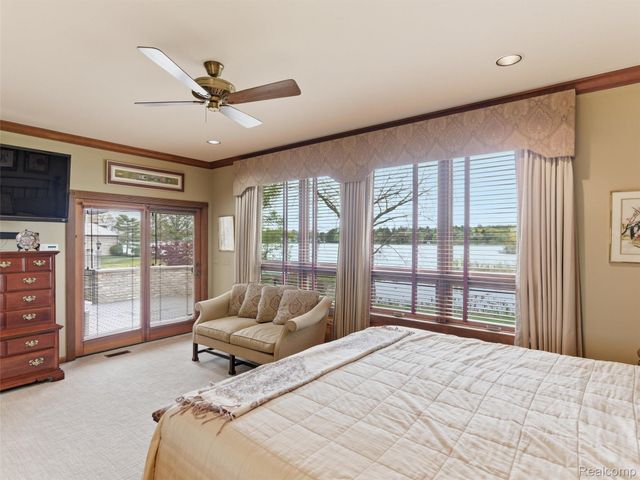 23 Chateaux Du Lac, Fenton Charter Township, MI 48430