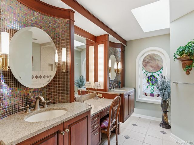 23 Chateaux Du Lac, Fenton Charter Township, MI 48430