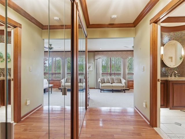 23 Chateaux Du Lac, Fenton Charter Township, MI 48430