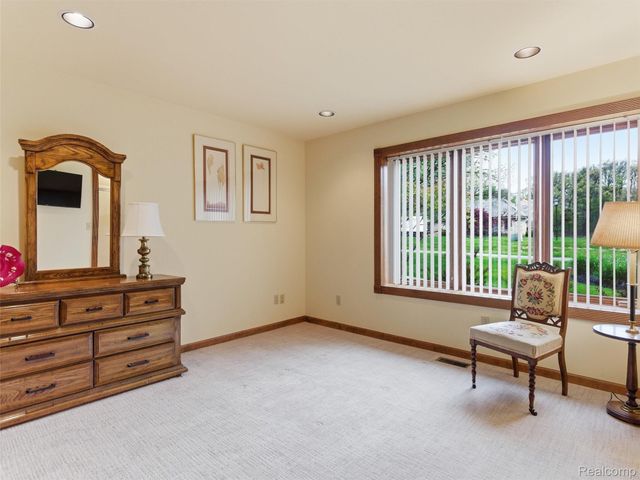 23 Chateaux Du Lac, Fenton Charter Township, MI 48430