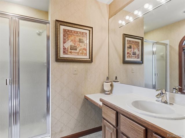 23 Chateaux Du Lac, Fenton Charter Township, MI 48430