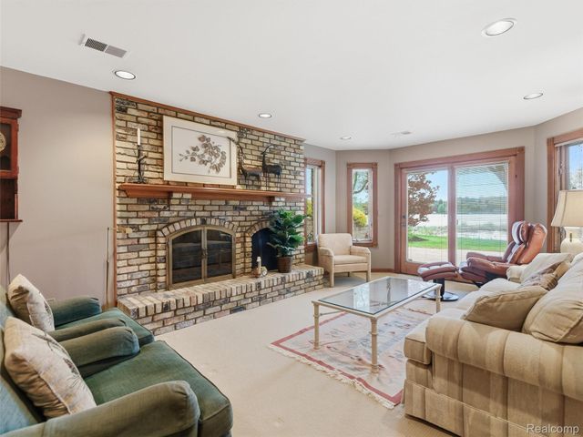 23 Chateaux Du Lac, Fenton Charter Township, MI 48430