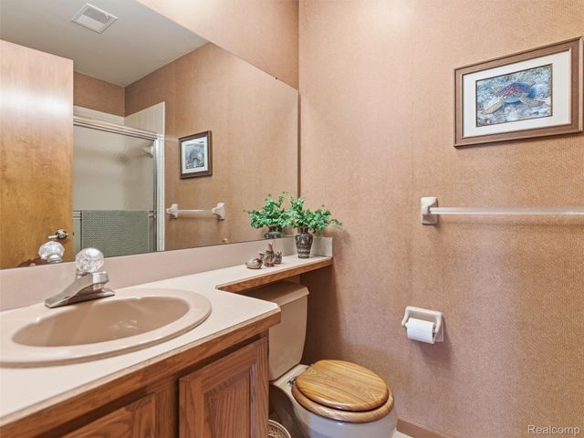 23 Chateaux Du Lac, Fenton Charter Township, MI 48430