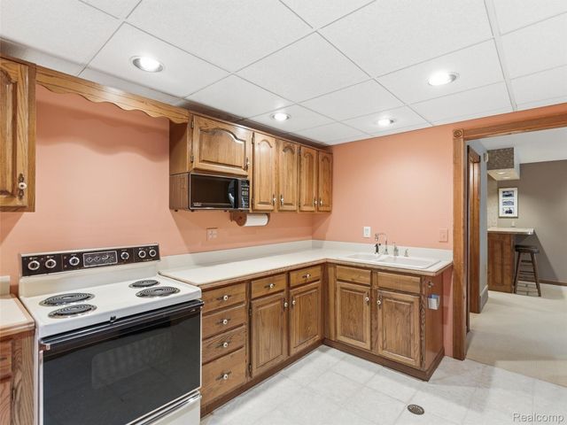 23 Chateaux Du Lac, Fenton Charter Township, MI 48430