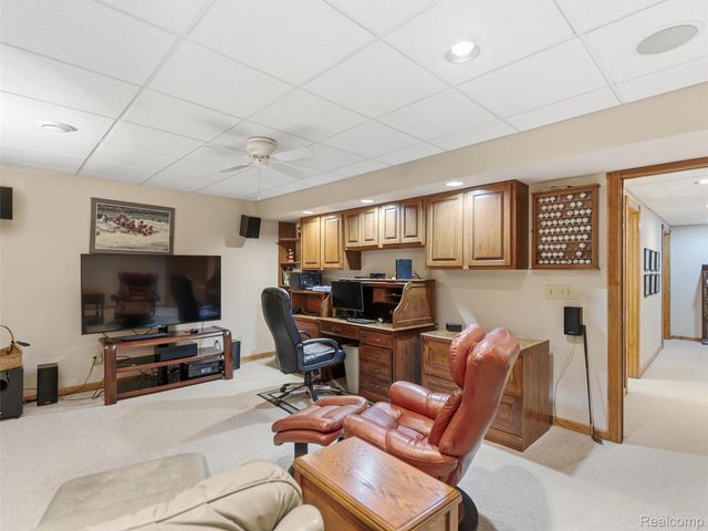 23 Chateaux Du Lac, Fenton Charter Township, MI 48430