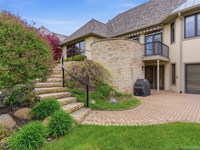 23 Chateaux Du Lac, Fenton Charter Township, MI 48430