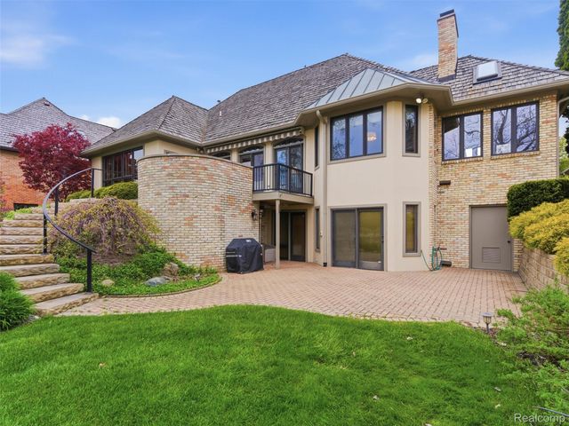 23 Chateaux Du Lac, Fenton Charter Township, MI 48430