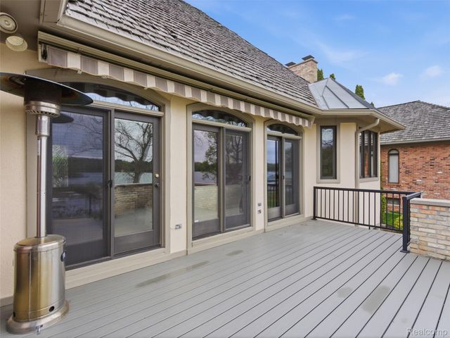 23 Chateaux Du Lac, Fenton Charter Township, MI 48430