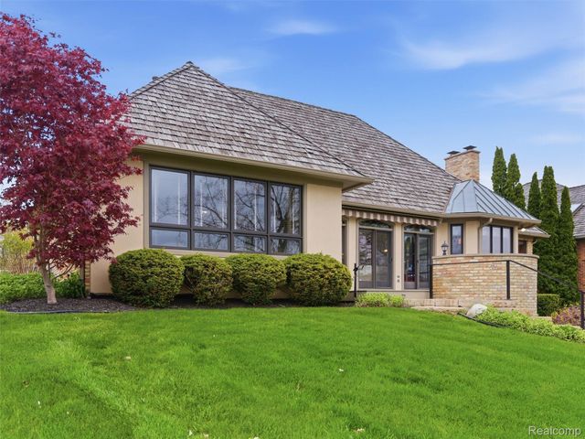 23 Chateaux Du Lac, Fenton Charter Township, MI 48430