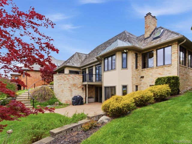 23 Chateaux Du Lac, Fenton Charter Township, MI 48430