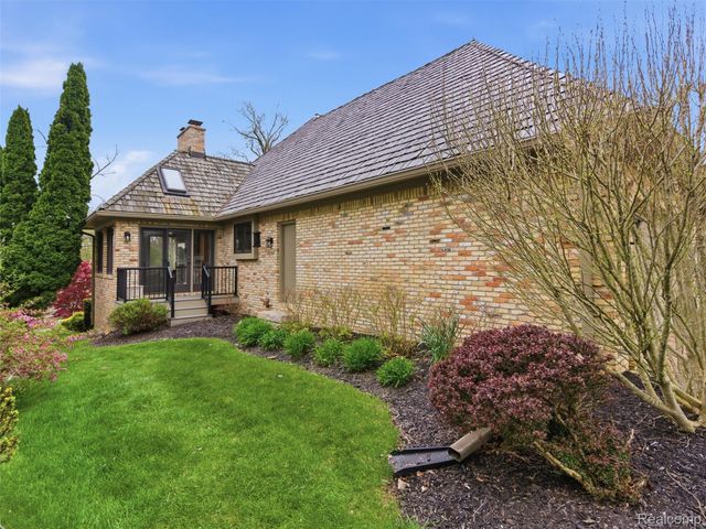 23 Chateaux Du Lac, Fenton Charter Township, MI 48430