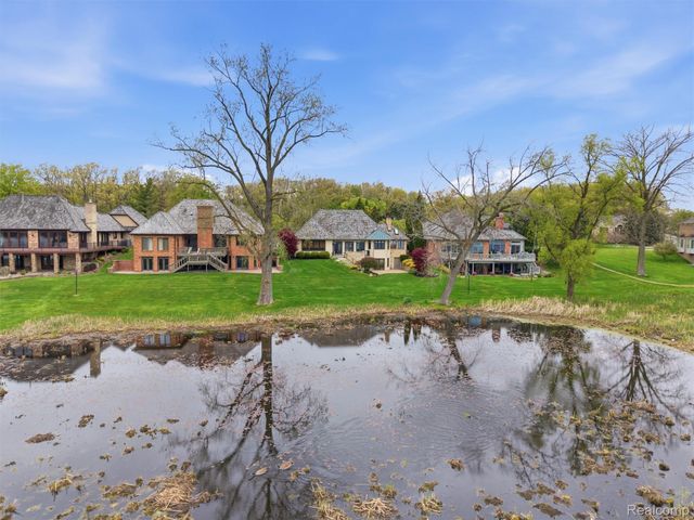 23 Chateaux Du Lac, Fenton Charter Township, MI 48430