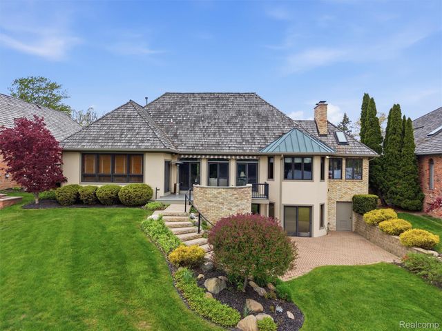 23 Chateaux Du Lac, Fenton Charter Township, MI 48430