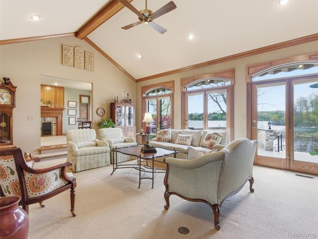 23 Chateaux Du Lac, Fenton Charter Township, MI 48430