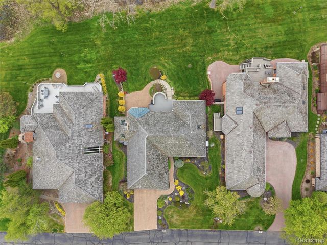 23 Chateaux Du Lac, Fenton Charter Township, MI 48430