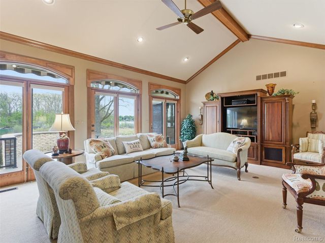 23 Chateaux Du Lac, Fenton Charter Township, MI 48430