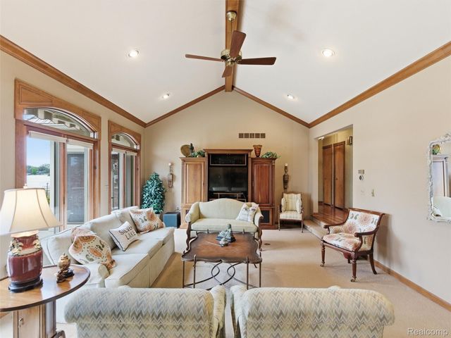 23 Chateaux Du Lac, Fenton Charter Township, MI 48430