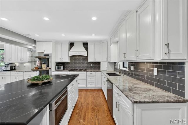 55 Berkshire Drive, Richmond Heights, MO 63117