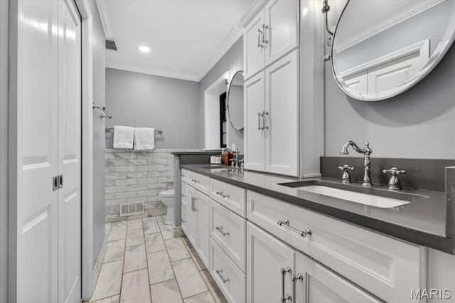 55 Berkshire Drive, Richmond Heights, MO 63117