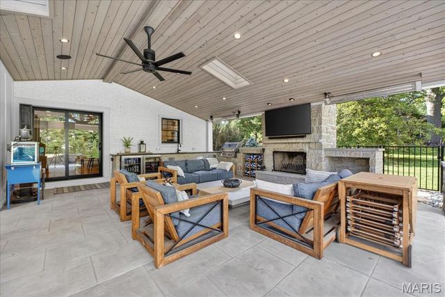 55 Berkshire Drive, Richmond Heights, MO 63117