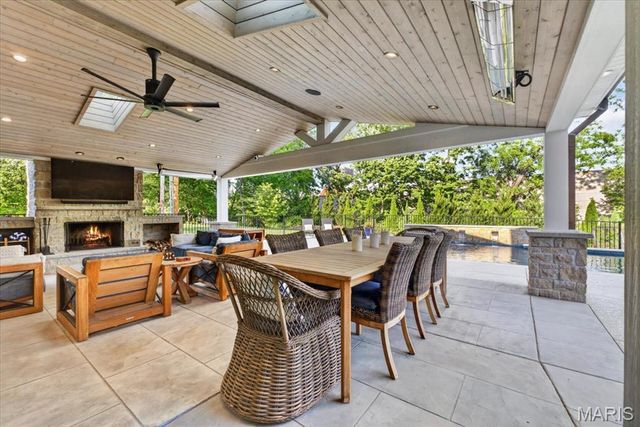 55 Berkshire Drive, Richmond Heights, MO 63117