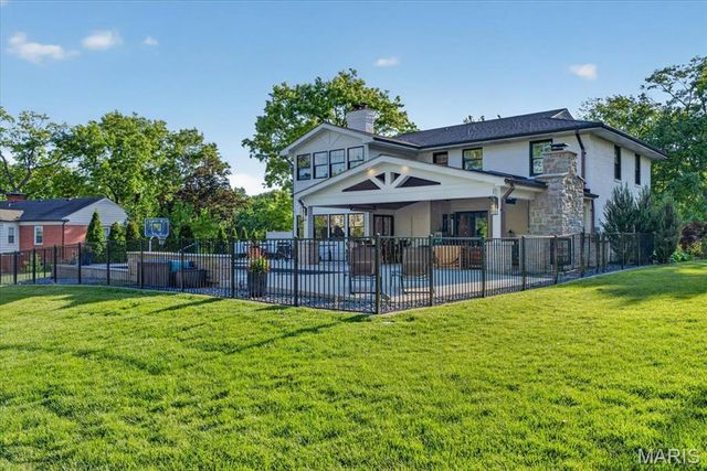 55 Berkshire Drive, Richmond Heights, MO 63117