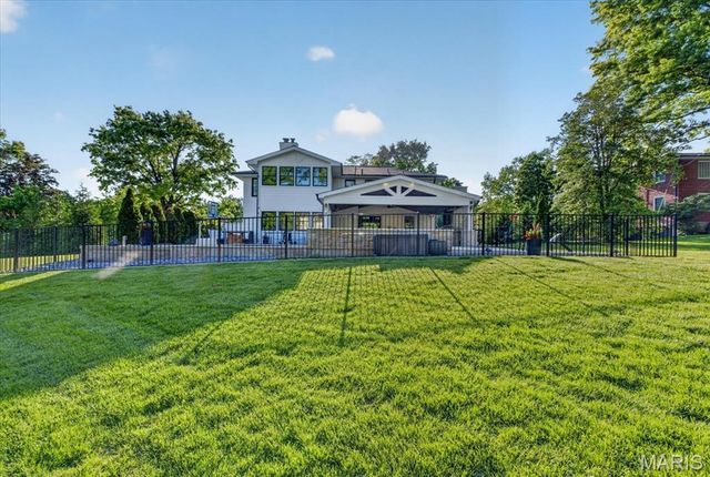 55 Berkshire Drive, Richmond Heights, MO 63117