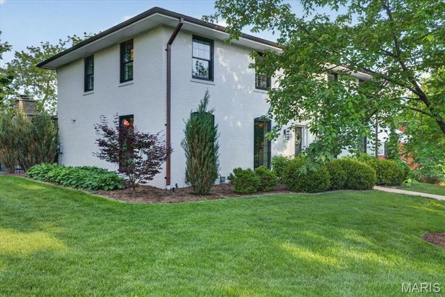 55 Berkshire Drive, Richmond Heights, MO 63117