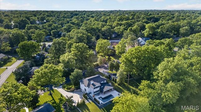 55 Berkshire Drive, Richmond Heights, MO 63117