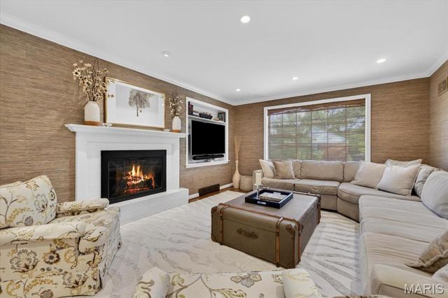 55 Berkshire Drive, Richmond Heights, MO 63117