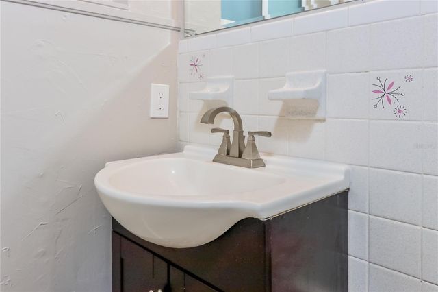 921 HILLSIDE DRIVE, Lutz, FL 33549