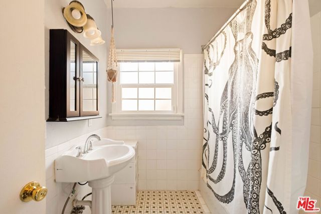 4253 Franklin Avenue, Los Angeles, CA 90027